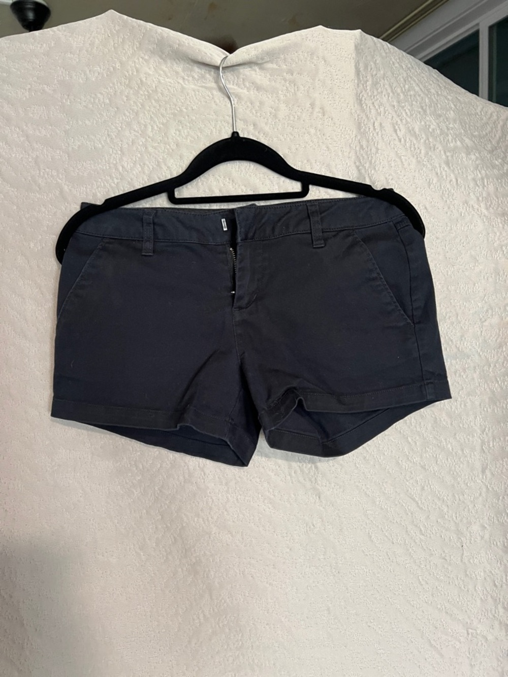 Volcom Women's Black Cotton Blend Shorts Classic Everyday Style Low Rise Size 24